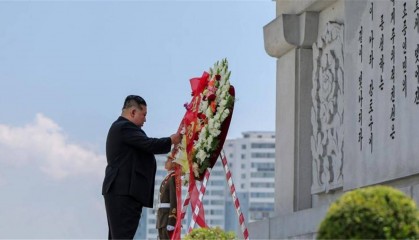 金正恩访华之前,特意带着花去了一个地方,中国人一看,热泪盈眶