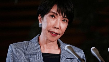 日本多次不宣而战，中国不得不防，高市早苗沉默之际，国人紧急返华