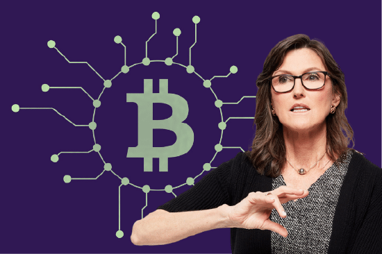 比特币逼近历史最高纪录,Coinbase股价大涨：网站一度严重中断!木头姐继续抛售