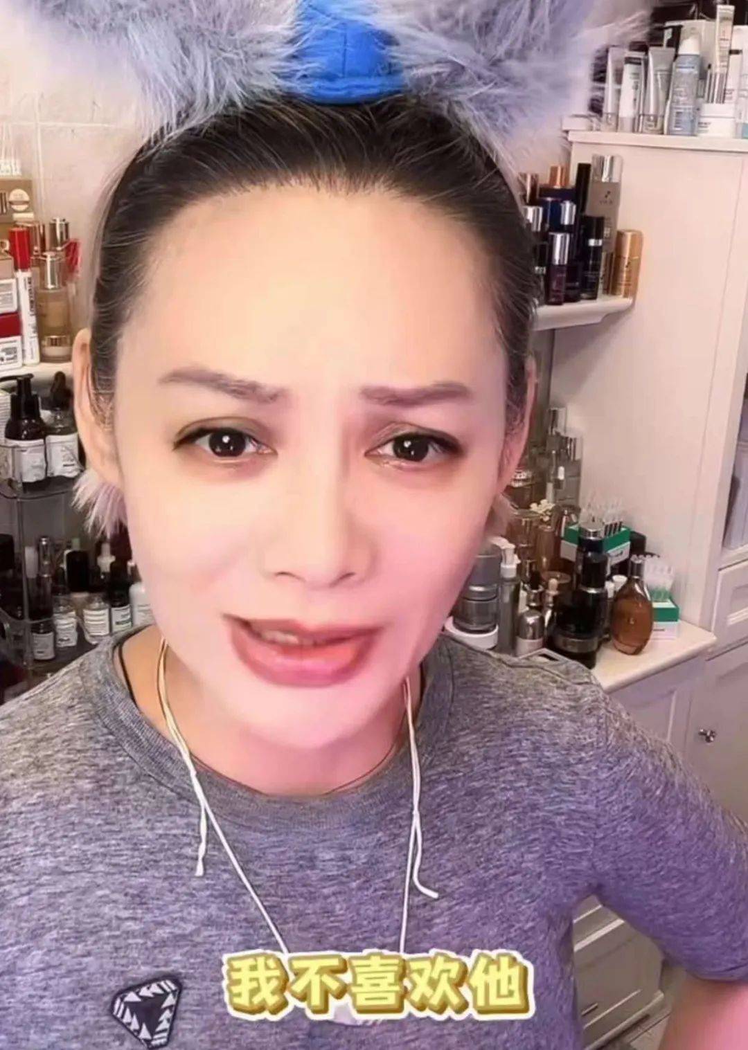 宁静回应与汪峰恋情：我不喜欢他，下次传绯闻找个年轻帅气的行不