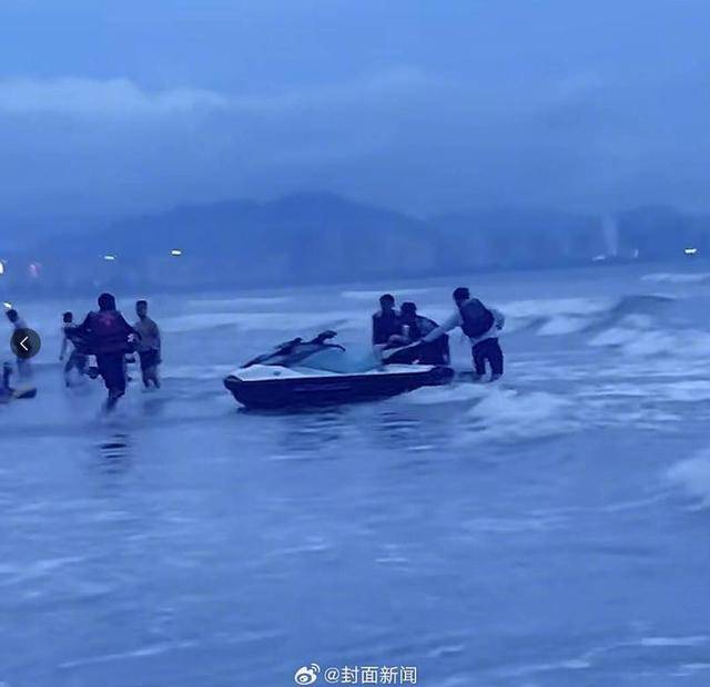 男子三亚游泳溺水 妻子崩溃大哭：喊他不要去他非要去