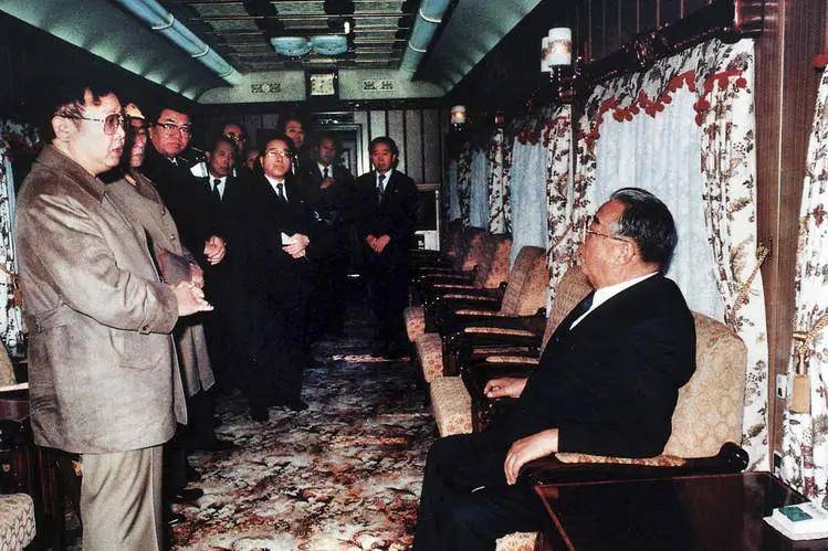 金正恩启程来华，他的神秘专列长什么样？
