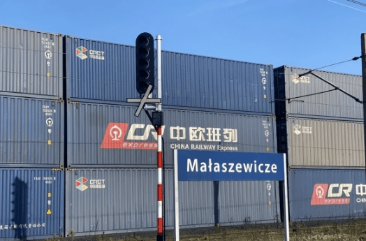 波兰态度又变，中欧班列未恢复，中国用1天就拿出解决办法，特朗普又失去一张重要底牌