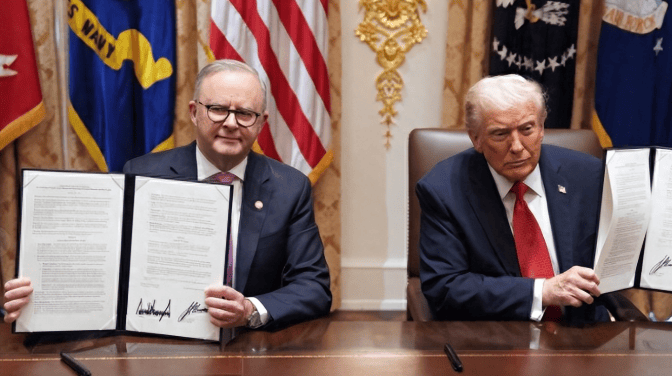 警报拉响!澳大利亚军机无视警告再闯南海,解放军紧急出动,发射干扰弹,事情果然不简单