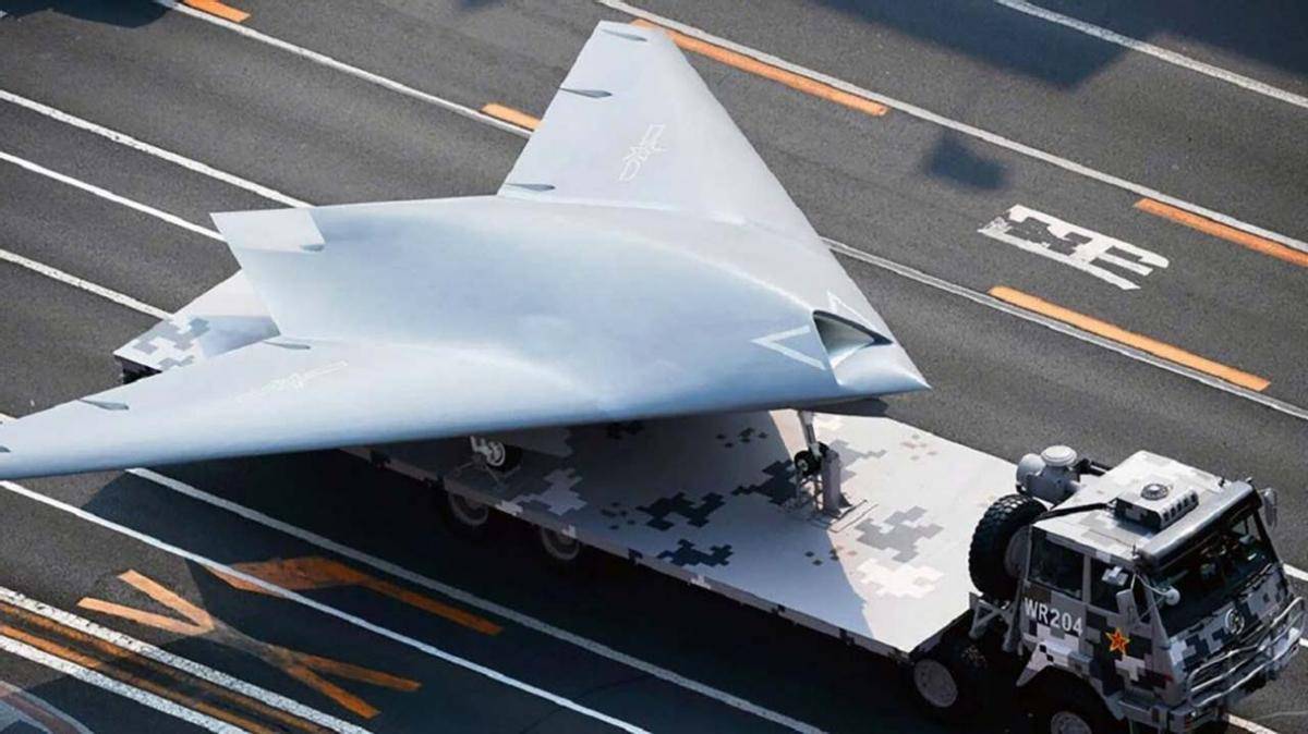 三舰岛设计，让人更迷茫，美媒：令人费解的中国迷你航母全球领先