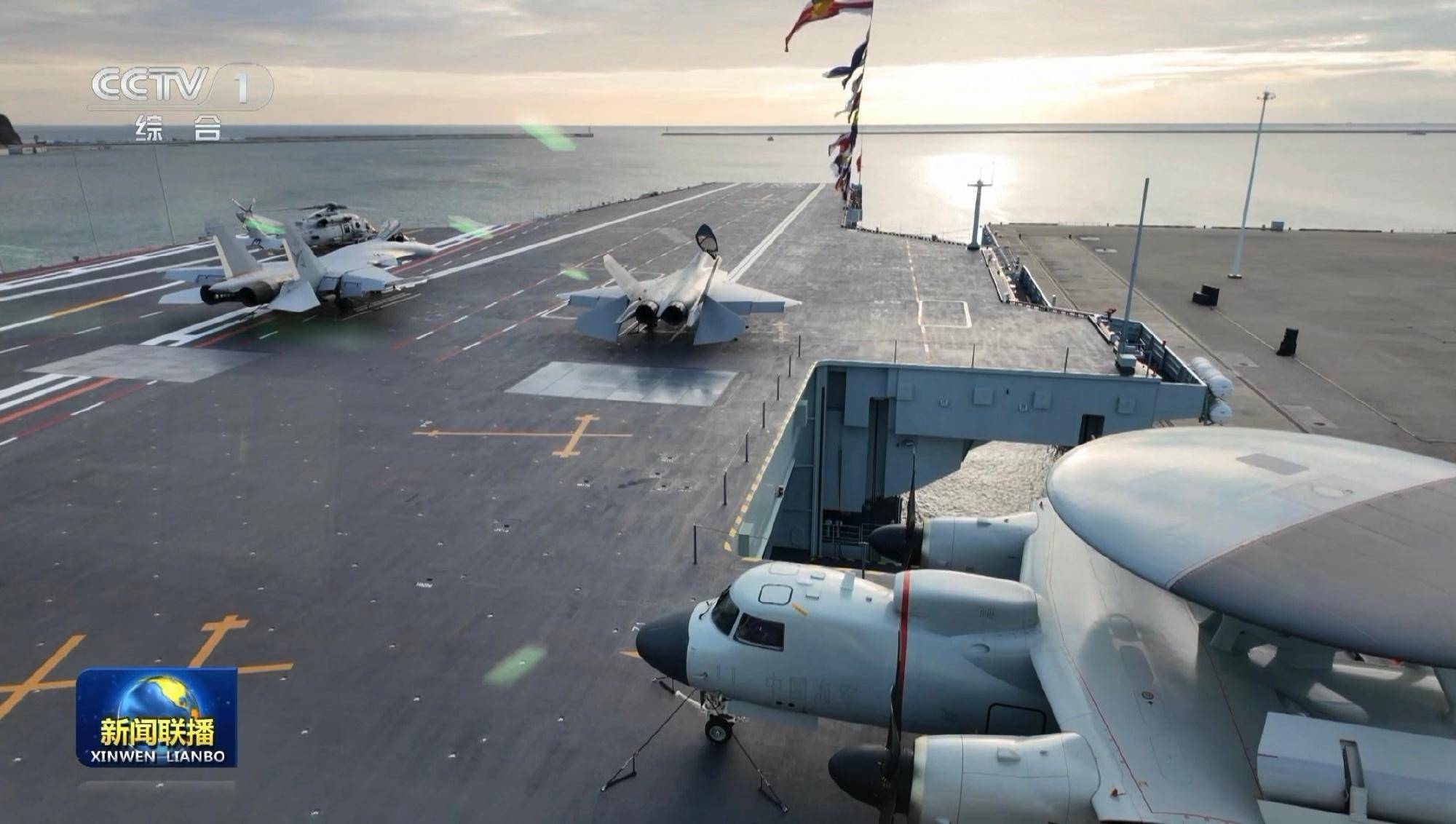 福建舰入列后,世界最强踹门小队也来了:打头的不是歼-20和歼-35