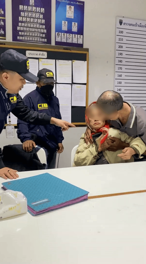 泰国女子涉嫌贩毒被抓,竟在警察面前上演“鬼上身”