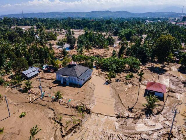印尼洪水和山体滑坡灾害已致442人死亡,还有402人失踪