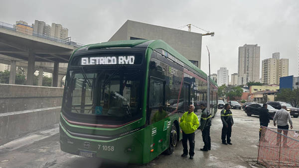 德国铁路公司订购中国电动公交车，德财长：让我十分恼火