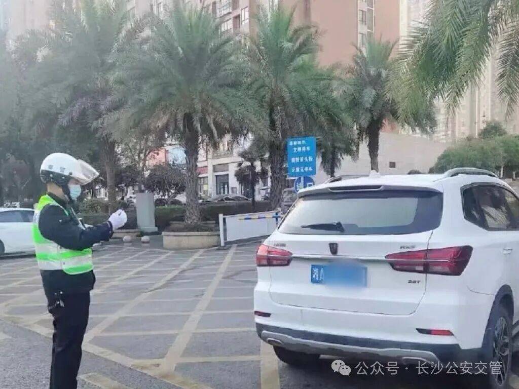 “我就停几分钟”也不行！交警提醒：这9种“随手停”通通算违停