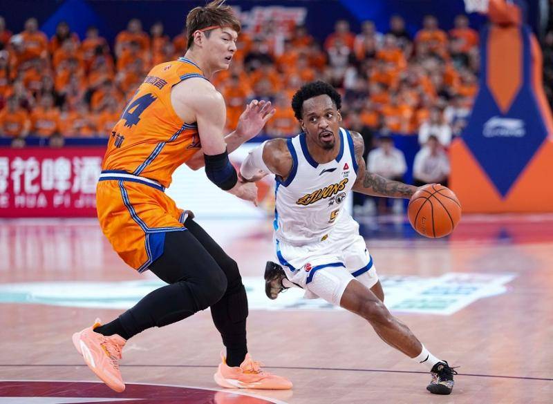 CBA总决赛 | 折损两大将，但还有古德温：上海战胜广厦取得开门红