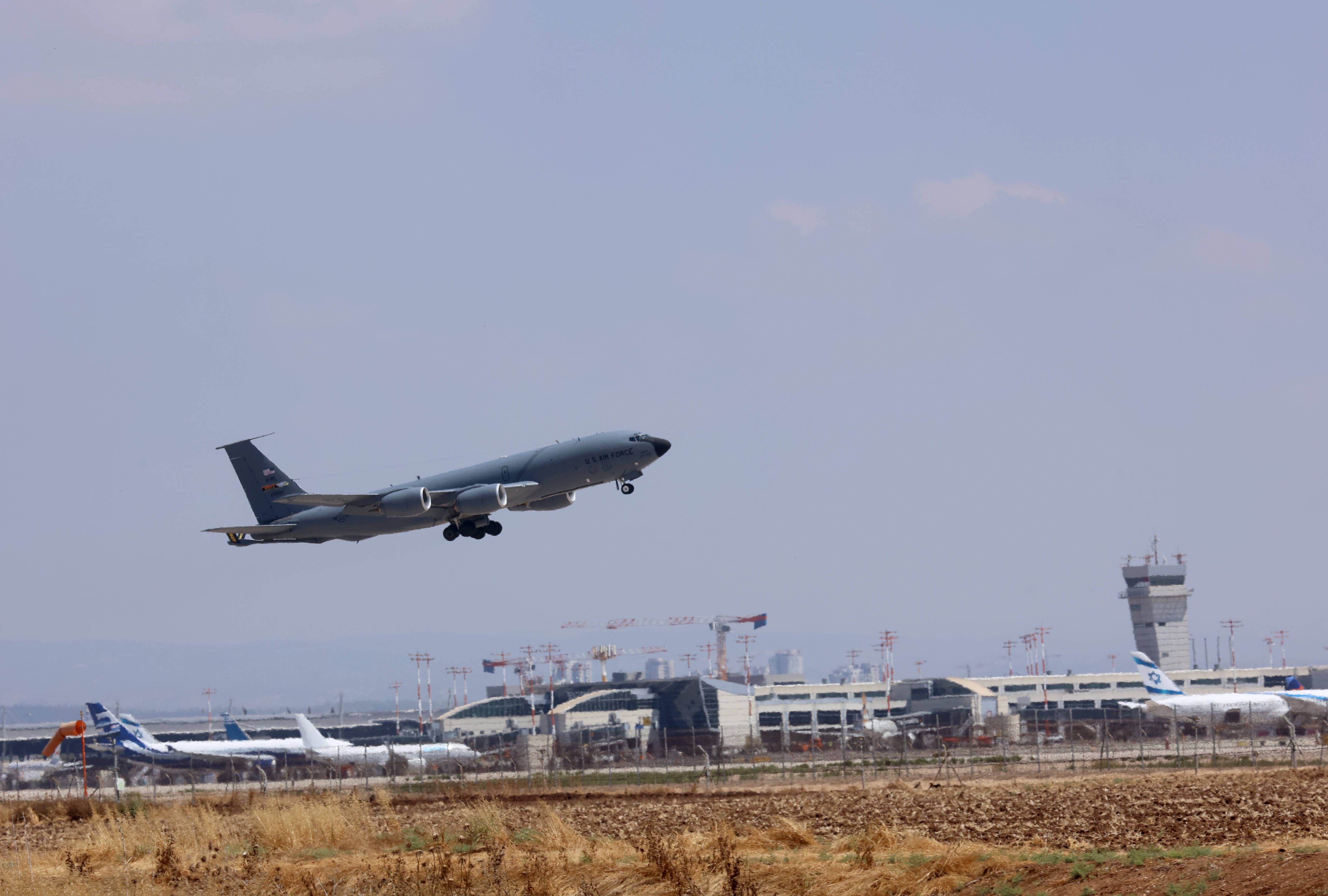 部分美军空中加油机飞离以色列本-古里安机场