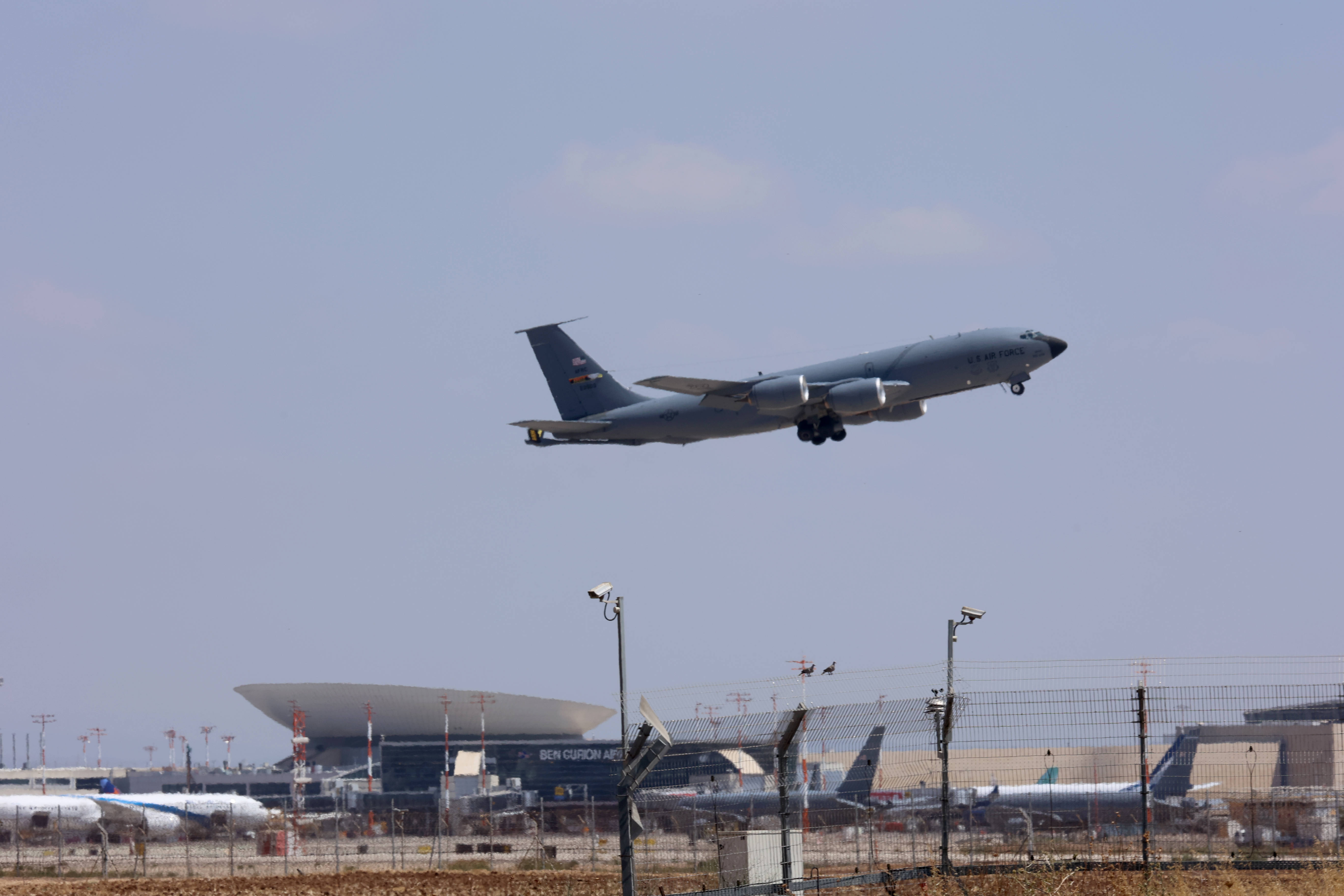 部分美军空中加油机飞离以色列本-古里安机场