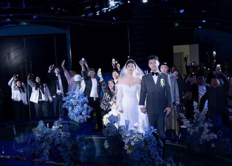 新娘部分亲友因秋收无法到场，吉林一对新人邀陌生网友参加婚礼